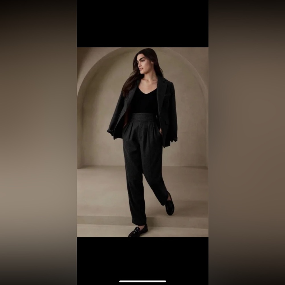 NWT Banana Republic Herringbone Seafarer Pant in dark charcoal